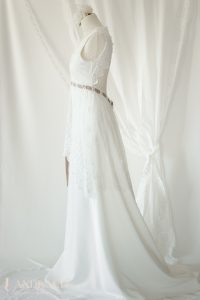 Robe de mariée champêtre bohème Ribye vu de profil