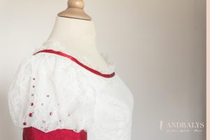 robe de mariée médiévale en dentelle de chantilly sur mesure Bordeaux