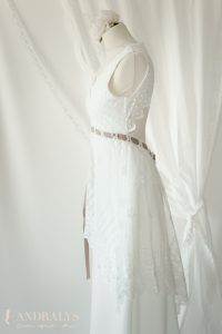 Robe de mariée champêtre bohème Ribye vu de profil