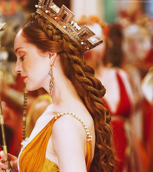 Coiffure-mariage-medieval-couronne
