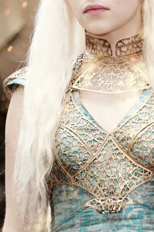 daenerys-outfit-medieval-fantasy